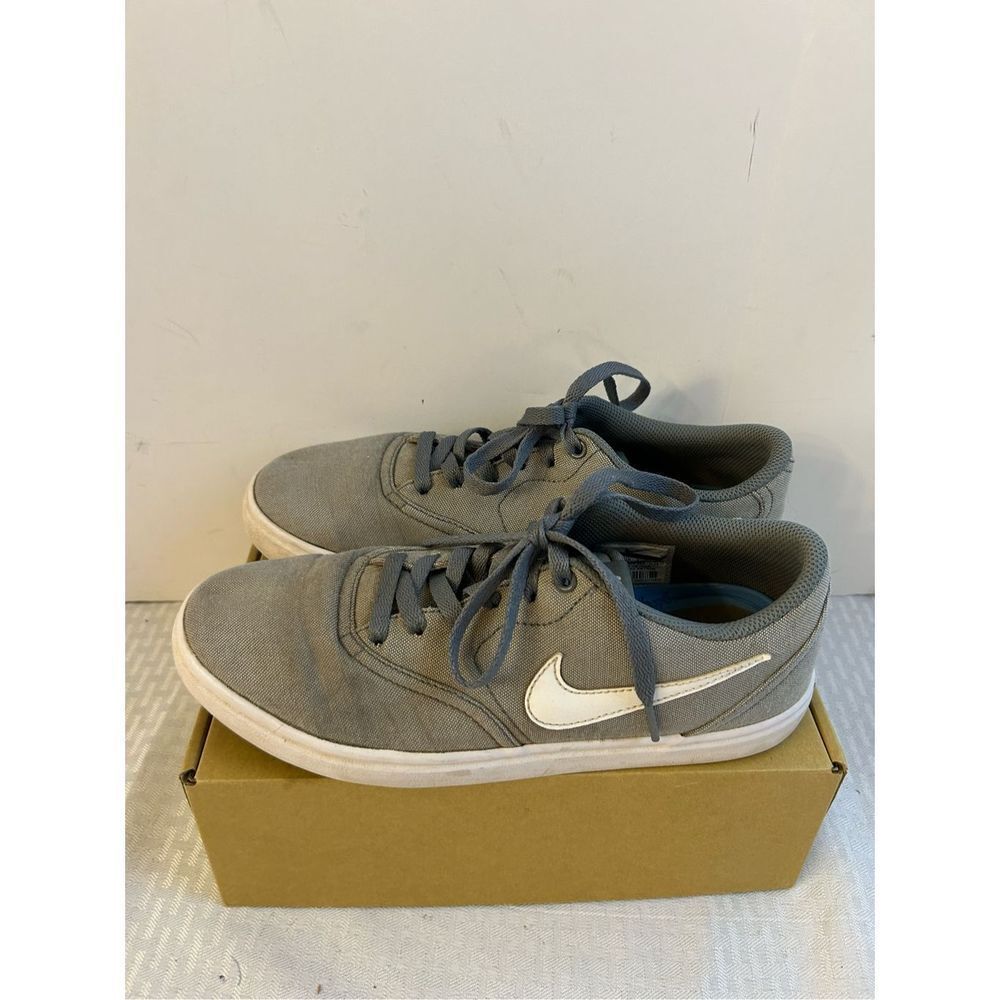 Nike SB shoes laces gray size 8 Eur 41‎